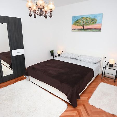 Apartments Lidija - Sea View Apartment With Exclusive Right Of Using Hot Tub Or Split Level Apartment With Exclusive Right Of Using Pool 珀德垂那 外观 照片