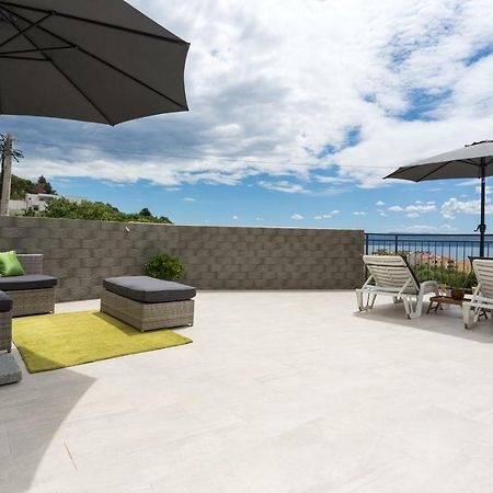 Apartments Lidija - Sea View Apartment With Exclusive Right Of Using Hot Tub Or Split Level Apartment With Exclusive Right Of Using Pool 珀德垂那 外观 照片