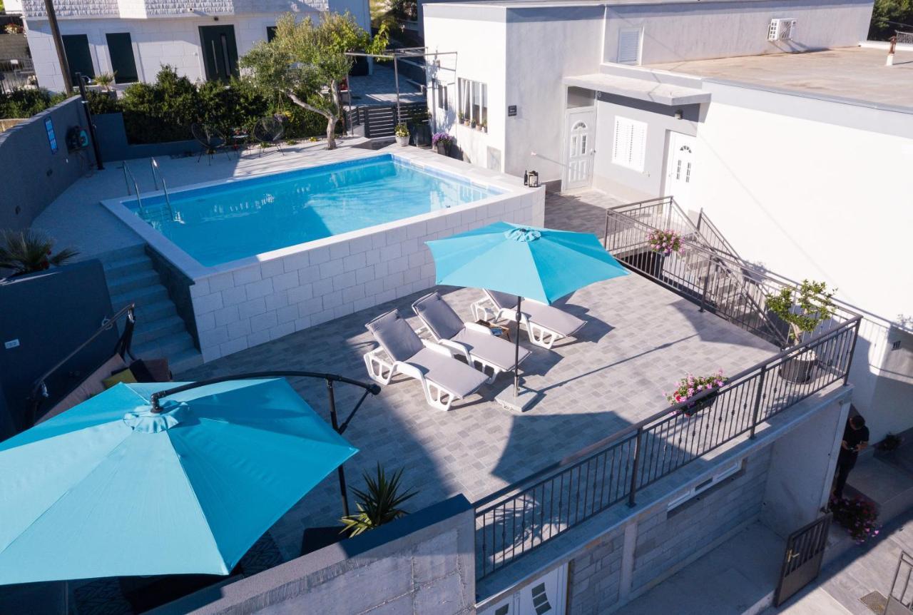 Apartments Lidija - Sea View Apartment With Exclusive Right Of Using Hot Tub Or Split Level Apartment With Exclusive Right Of Using Pool 珀德垂那 外观 照片