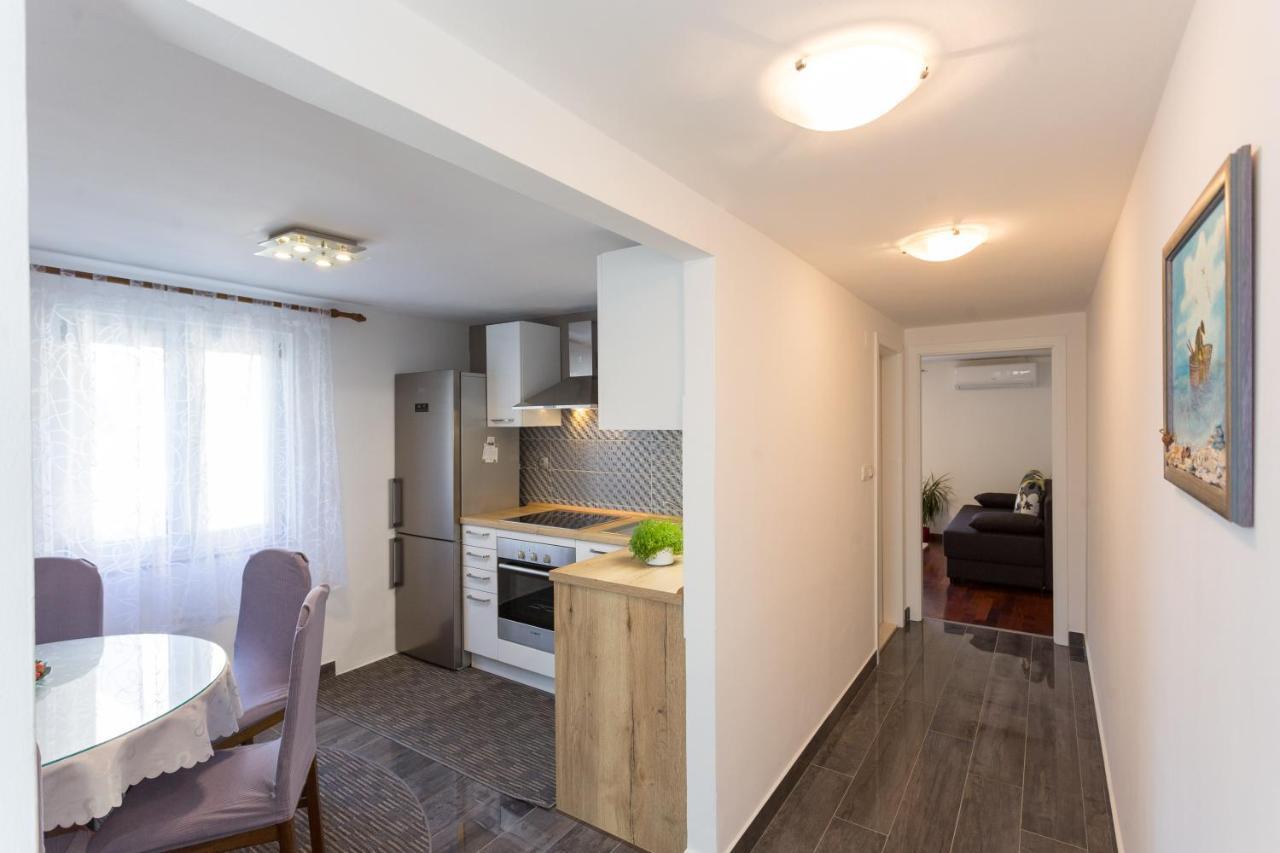 Apartments Lidija - Sea View Apartment With Exclusive Right Of Using Hot Tub Or Split Level Apartment With Exclusive Right Of Using Pool 珀德垂那 外观 照片