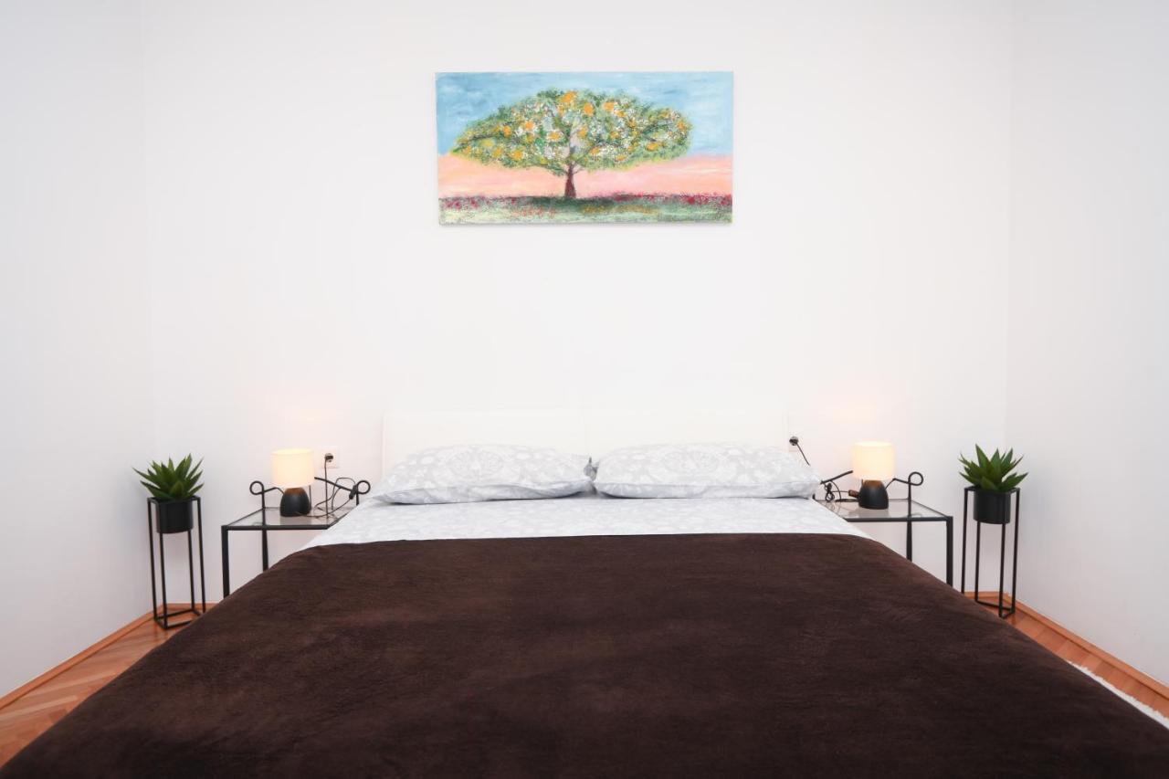 Apartments Lidija - Sea View Apartment With Exclusive Right Of Using Hot Tub Or Split Level Apartment With Exclusive Right Of Using Pool 珀德垂那 外观 照片