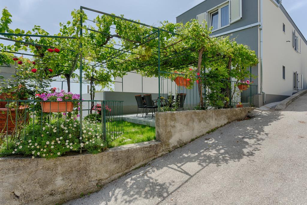 Apartments Lidija - Sea View Apartment With Exclusive Right Of Using Hot Tub Or Split Level Apartment With Exclusive Right Of Using Pool 珀德垂那 外观 照片