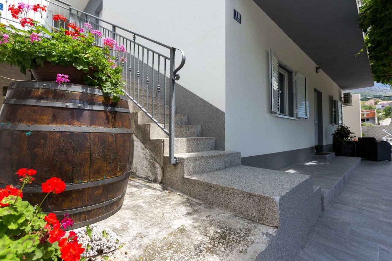 Apartments Lidija - Sea View Apartment With Exclusive Right Of Using Hot Tub Or Split Level Apartment With Exclusive Right Of Using Pool 珀德垂那 外观 照片