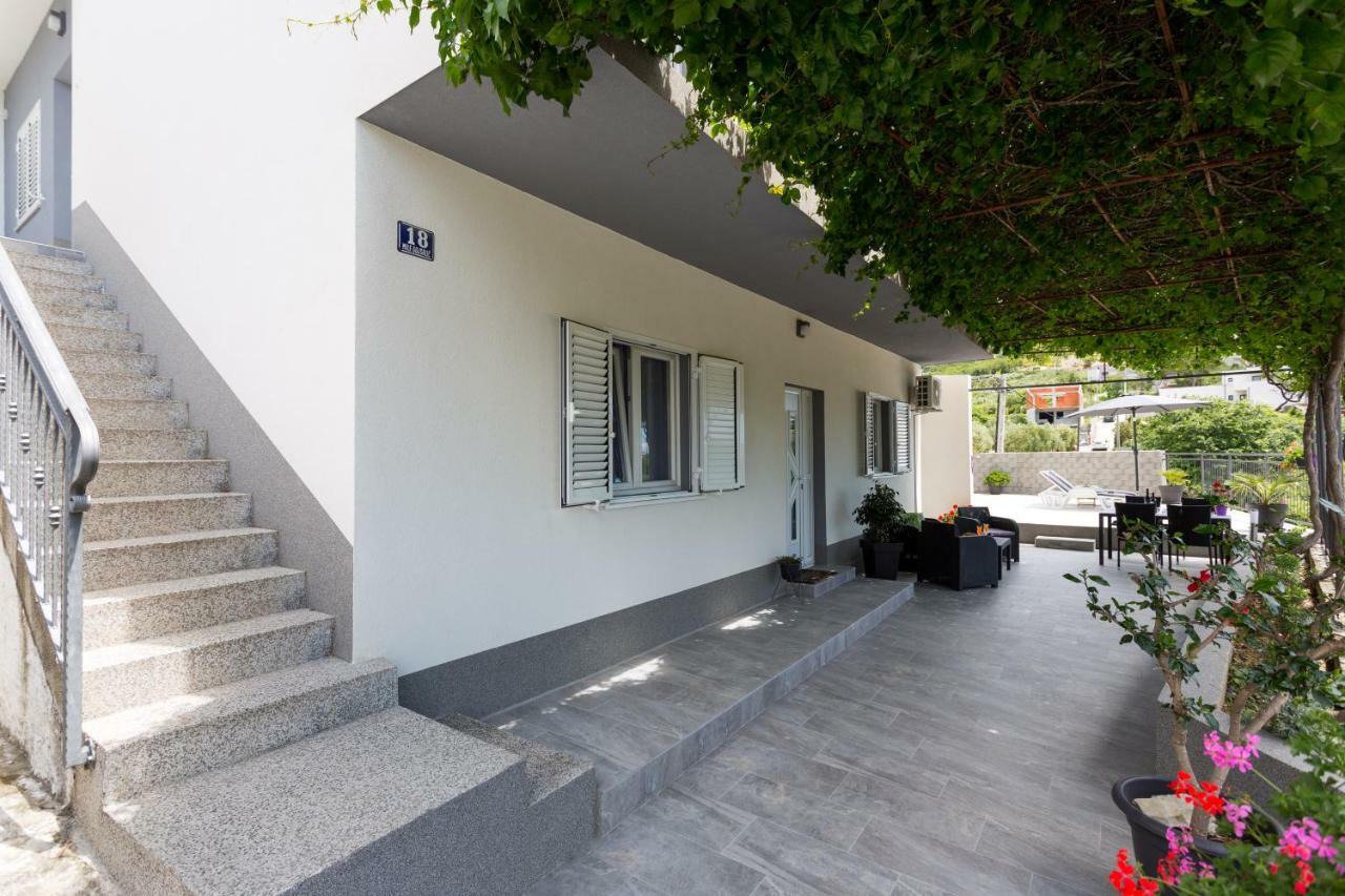 Apartments Lidija - Sea View Apartment With Exclusive Right Of Using Hot Tub Or Split Level Apartment With Exclusive Right Of Using Pool 珀德垂那 外观 照片