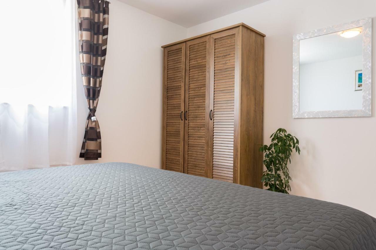 Apartments Lidija - Sea View Apartment With Exclusive Right Of Using Hot Tub Or Split Level Apartment With Exclusive Right Of Using Pool 珀德垂那 外观 照片