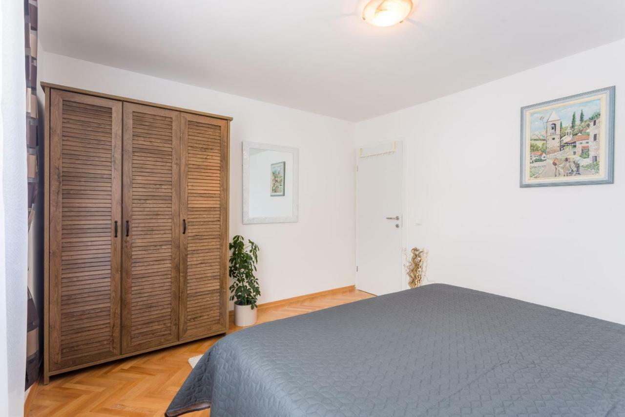 Apartments Lidija - Sea View Apartment With Exclusive Right Of Using Hot Tub Or Split Level Apartment With Exclusive Right Of Using Pool 珀德垂那 外观 照片