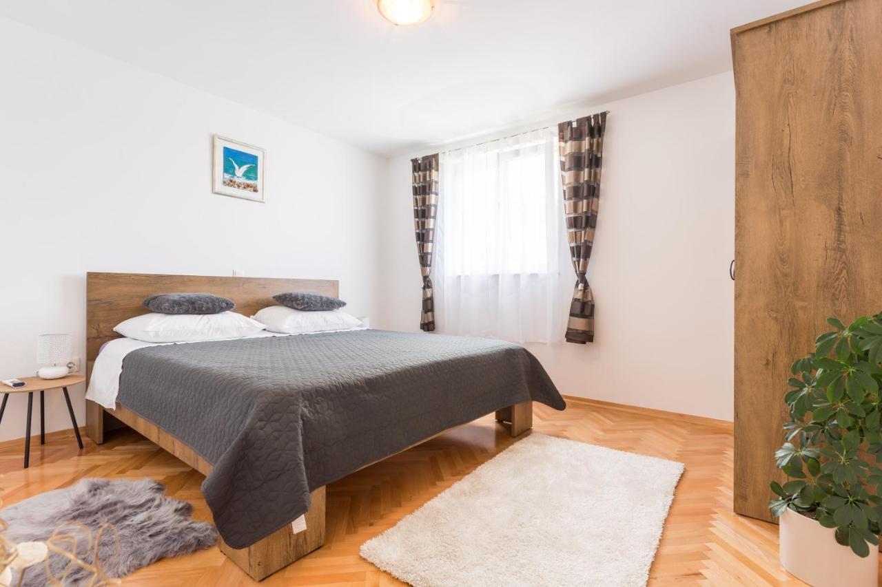 Apartments Lidija - Sea View Apartment With Exclusive Right Of Using Hot Tub Or Split Level Apartment With Exclusive Right Of Using Pool 珀德垂那 外观 照片